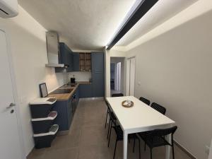 a kitchen with a table and chairs in a room at Casa Arianna in Lido di Camaiore