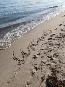 a message written in the sand on the beach at Ferienhaus Wellenklang in Glowe