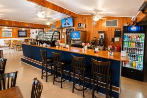 a bar with chairs at a restaurant at Rocky Mount Motel near Hwy 220 in Rocky Mount