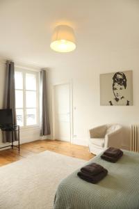 a living room with a bed and a couch at C34-Panorama in Chantilly