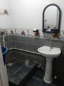 a bathroom with a sink and a mirror at Dar mouni relax in Oran