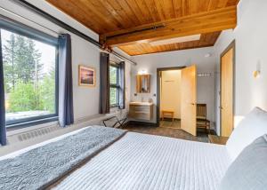 a bedroom with a large bed and a window at Seward Adventure Lodge in Seward