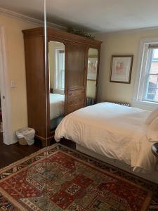 a bedroom with a large bed and a mirror at Riverview Organic Bed & Breakfast and Wellness Center in Piermont