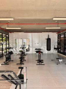 a gym with a lot of treadmills and machines at Apto acogedor en Ibague in Ibagué