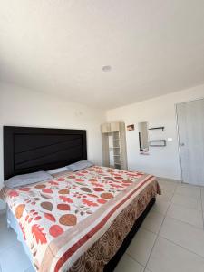 a bedroom with a large bed in a room at Bello departamento iluminado ideal para descansar in Querétaro +16 photos