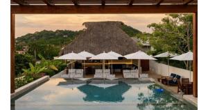 Hồ bơi trong/gần Ciyé Hotel