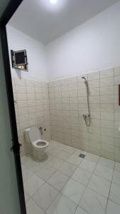 a bathroom with a toilet and a shower at Chez YaZ in Nouakchott