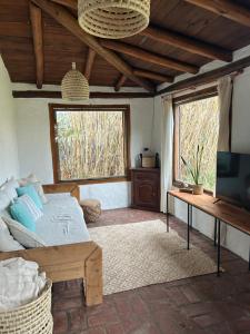 a living room with a couch and a tv at La Cabaña de Caro in Mar de Cobo