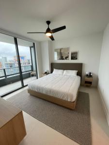 a bedroom with a bed and a ceiling fan at NEW Luxury Bay View Downtown 1 Bedroom in Miami +95 photos
