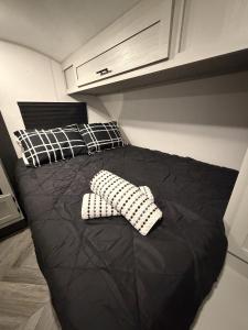 a large black bed in a small room at Sin Ancla in Boqueron
