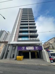 a tall building with a lease sign in front of it at Studio Brooklyn - 3 minutos da EPCAR in Barbacena