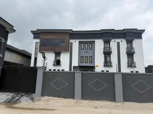 Gallery image of Triple H Hotel and Suites in Ekete
