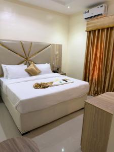 Gallery image of Triple H Hotel and Suites in Ekete