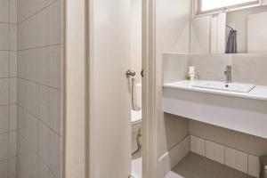 a white bathroom with a sink and a toilet at Mandala Ace Albany Hotel in Albany +46 photos
