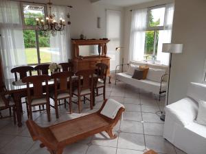 a living room with a table and chairs and a couch at Quinta Un Sueño Junin in Junín