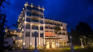 Gallery image of Hotel Travancore Palace Cochin in Cochin +8 photos