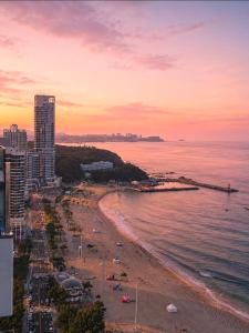 a view of a beach at sunset at 플럼바고올스위트34 in Chosan-ni