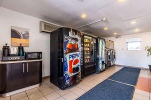 Kuchyň nebo kuchyňský kout v ubytování Motel 6-Garland, TX - Dallas