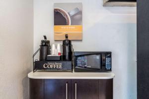 Kuchyň nebo kuchyňský kout v ubytování Motel 6-Garland, TX - Dallas