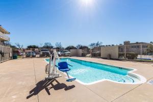 Bazén v ubytování Motel 6-Garland, TX - Dallas nebo v jeho okolí