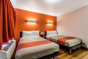 Postel nebo postele na pokoji v ubytování Motel 6-Garland, TX - Dallas