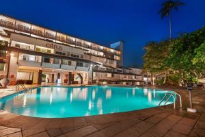 a large swimming pool in front of a building at Citrus Hikkaduwa in Hikkaduwa