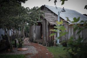 an old building with a bench in front of it at Chi Bo ดอยช้าง in Ban Huai Khai