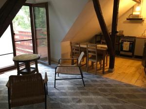 a room with a table and chairs and a kitchen at Ku Wiśle 
