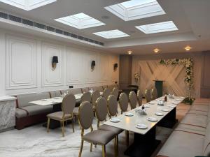 a conference room with a long table and chairs at Besstin Hotel in Hisār