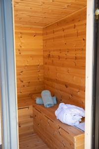 a sauna with a bed and towels in it at Hárs Fogadó in Ötvös