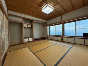 an empty room with a large room with windows at Laina 31 in Sumoto