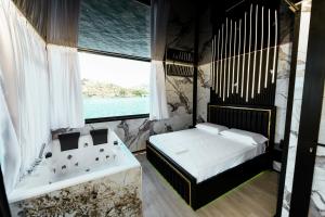 a bedroom with a tub and a bed and a bath tub at Dream house in Rragam