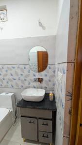 a bathroom with a sink and a mirror at The Himalayan Monarch in Chakrāta