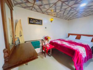 a bedroom with a bed and a surfboard in it at Sana's homestay haputhale in Haputale +10 photos