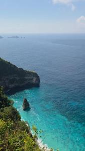 a view of the ocean from a cliff at Suwehan Blue Ocean Cliff in Semarapura