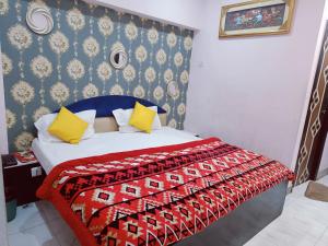 a bedroom with a bed with a red and yellow blanket at hotel shivay in Basti