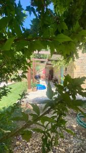 a view of a backyard with a picnic table at Chez Chagall cozy studio in Sarlat-la-Canéda