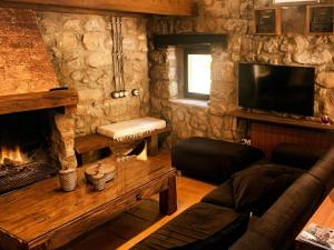 a living room with a couch and a fireplace at Cal Catiu in Caserras