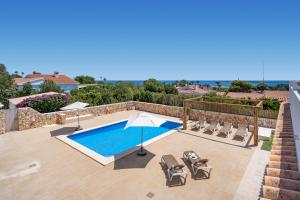 a villa with a swimming pool and patio furniture at VILLA JESSELLA in Punta Prima
