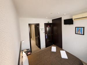 a hotel room with a bed and a mirror at Residência São Francisco by Umbral in Fátima