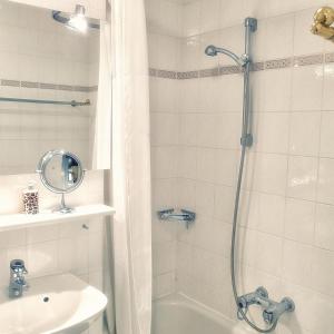 a bathroom with a shower and a sink at Hofwiese in Hohenschwangau