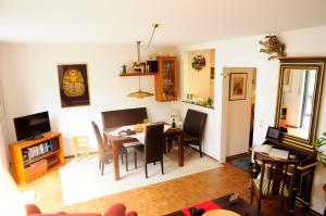 a living room with a table and a dining room at Hofwiese in Hohenschwangau