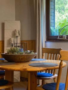 a wooden table with a bowl on top of it at Waldzauber am See in Clausthal-Zellerfeld