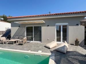 a villa with a swimming pool and a house at Mirror Villas in Dhorizáta