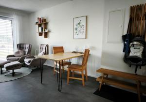 a dining room with a table and chairs at Ferienwohnung im Panoramaweg in Rieden