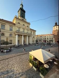 a building with a tent in the middle of a courtyard at GRATIA RESIDENCE Lublin in Lublin