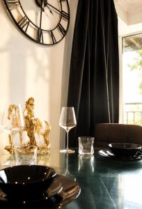 a dining room table with a large clock on the wall at Luxury Flat close to City Centre & Docks in Southampton