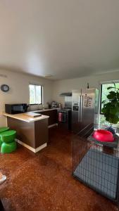 a kitchen with a red frisbee in a cage at The Bluff Shack in Wye River