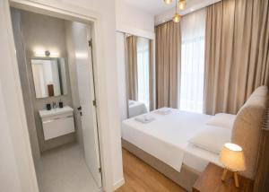 a bedroom with a white bed and a mirror at Abodos Aqualina D2/1 Fm in Vavilas