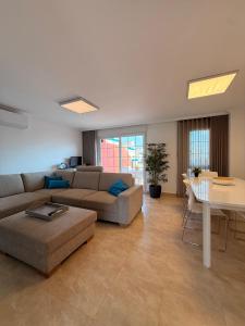 a living room with a couch and a table at Villa Roja in Bigastro